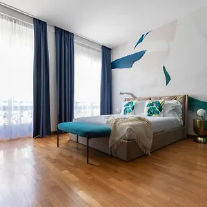Apartment Beplace In Duomo, Milan