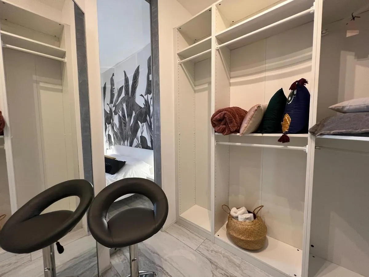Holy-Day Rooms Milano Italy