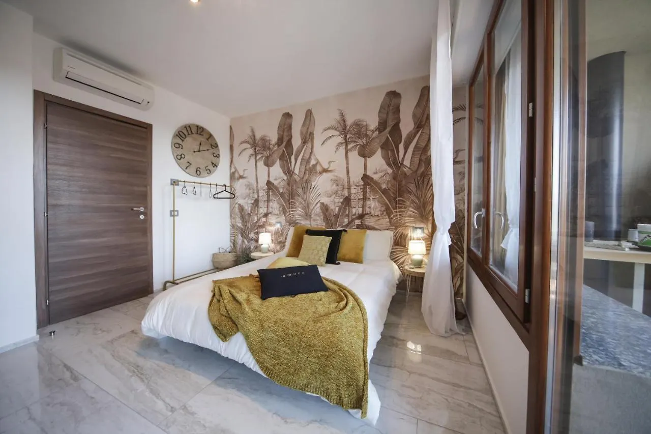 Holy-Day Rooms Milano 0*, Milan Italy