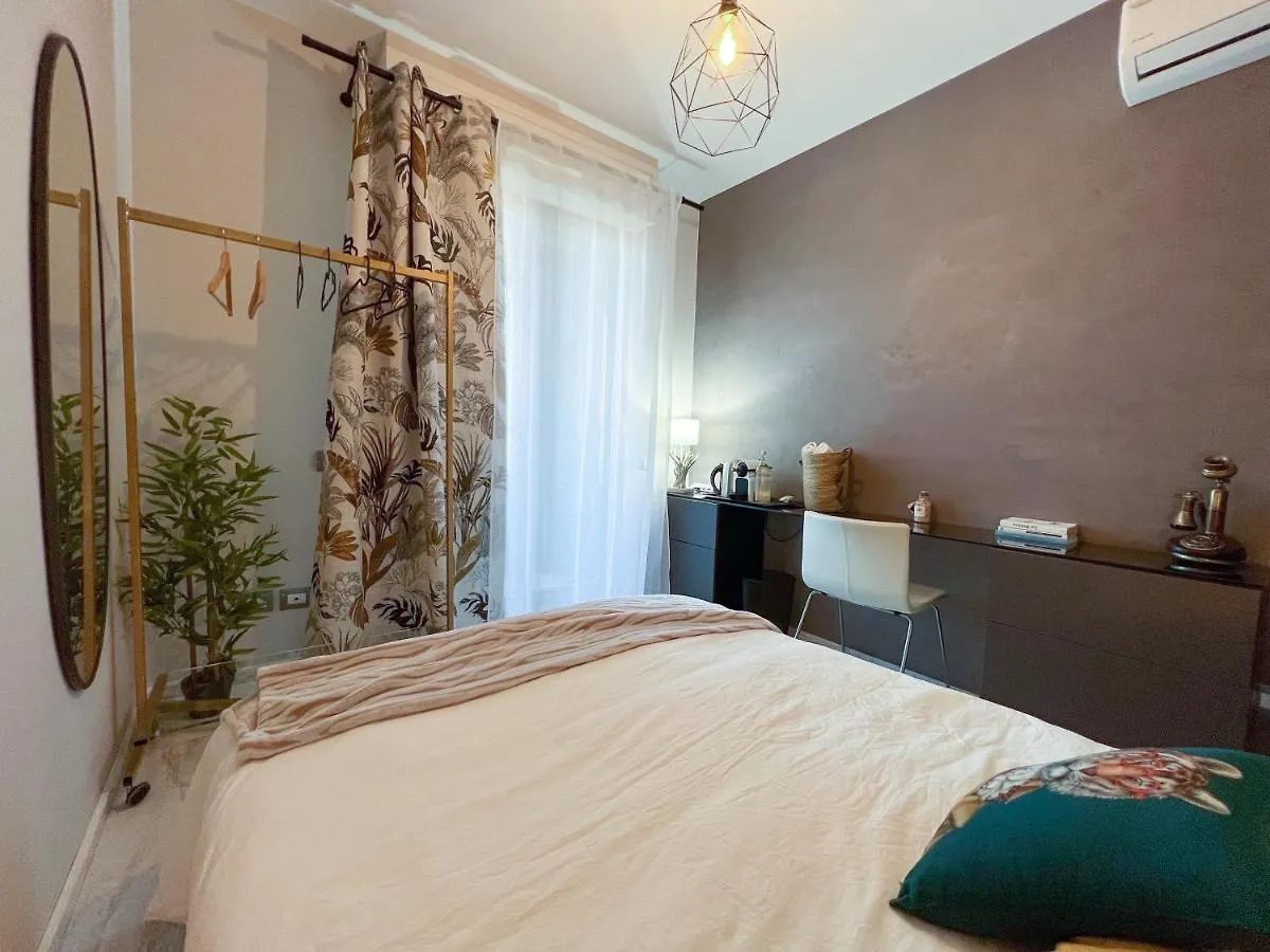 Holy-Day Rooms Milano 0*, Milan