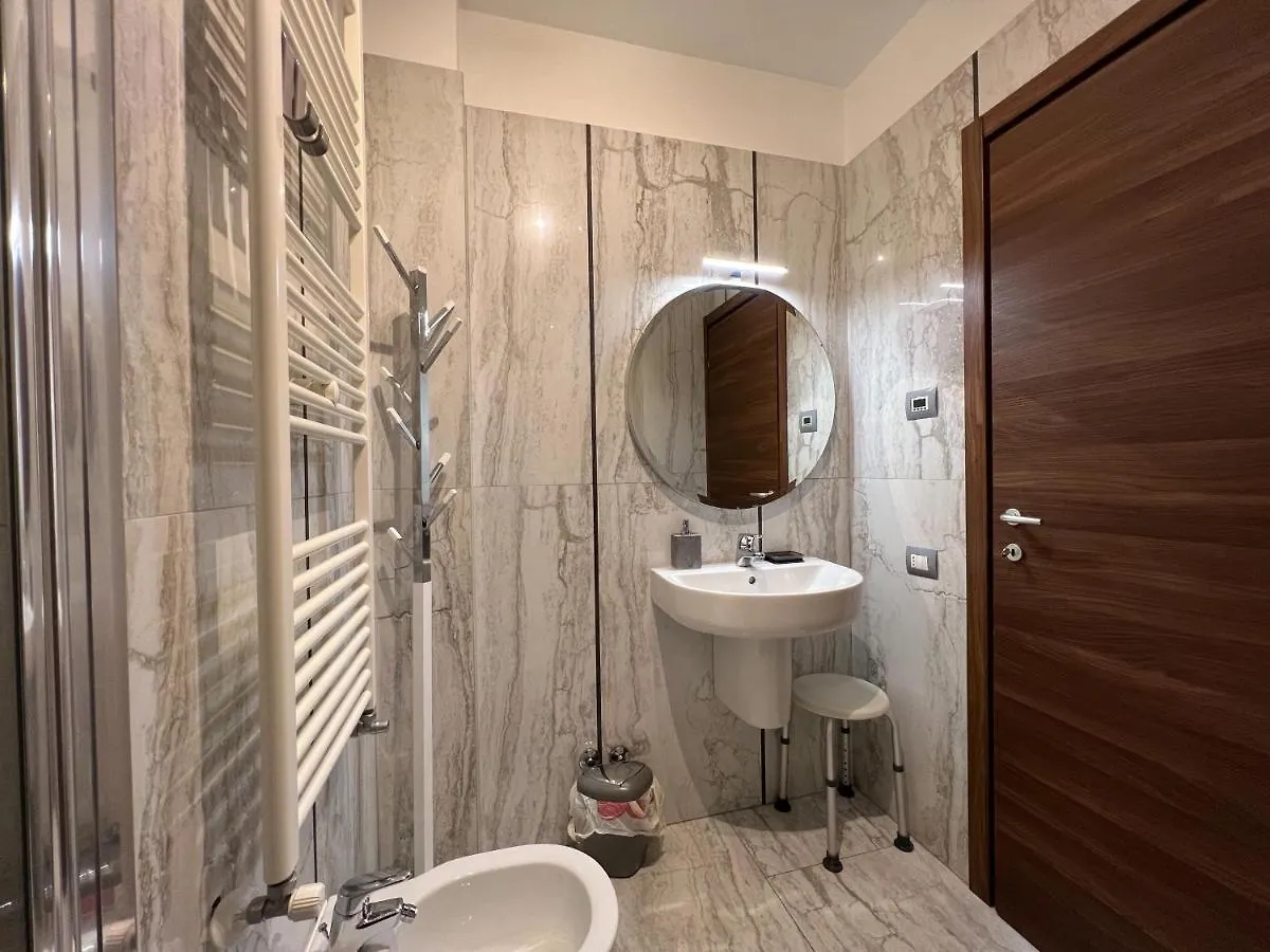 Holy-Day Rooms Milano 0*, Milan Italy